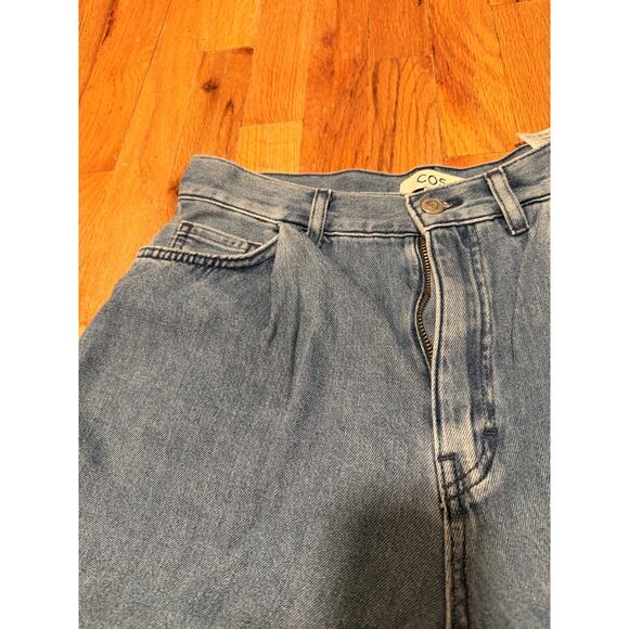 COS Shorts Womens 26 Blue Pleated Denim A line Shorts 7" High rise - Picture 3 of 4